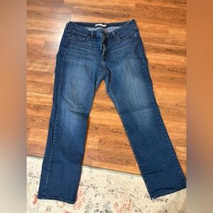 Levi’s women’s 414 classic straight Blue Jeans